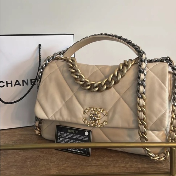 Chanel 19 Large Goatskin - Picture 2 of 8